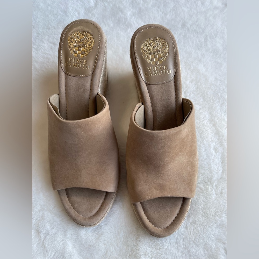 Vince Camuto womens Fayla size 11 M tortilla suede .New with box. R14 - Picture 3 of 9